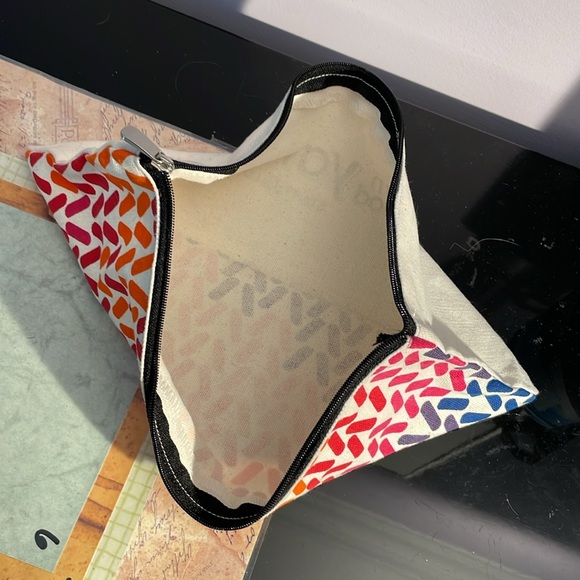 🎁 Free with purchase! Zippered cosmetics case, pencil case or notions bag - Picture 2 of 5